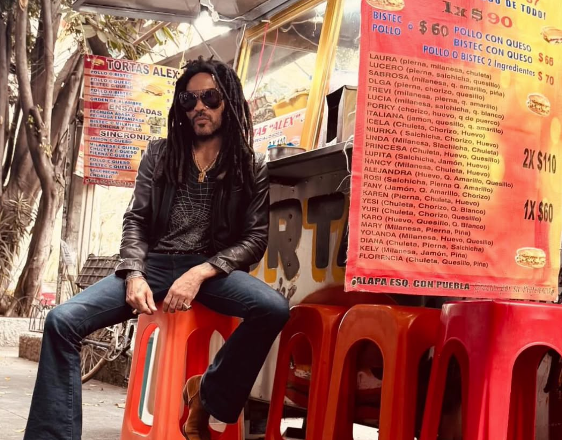 Lenny Kravitz captado en puesto de tortas en CDMX